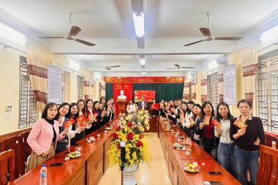 Trường tiểu học Ngọc Sơn rộn ràng đón Tết qua không gian lớp học và không khí phấn khởi ngày đầu xuân Bính Ngọ