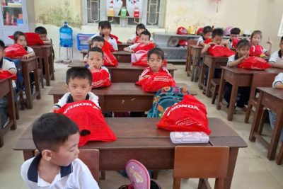 TẶNG MŨ BẢO HIỂM – TRAO GỬI YÊU THƯƠNG